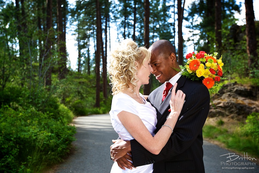 Bridal photos at Mirabeau Park, Spokane