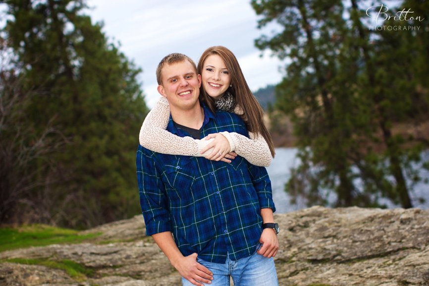Photo of an engagement session during the fall at Mirabeau Park